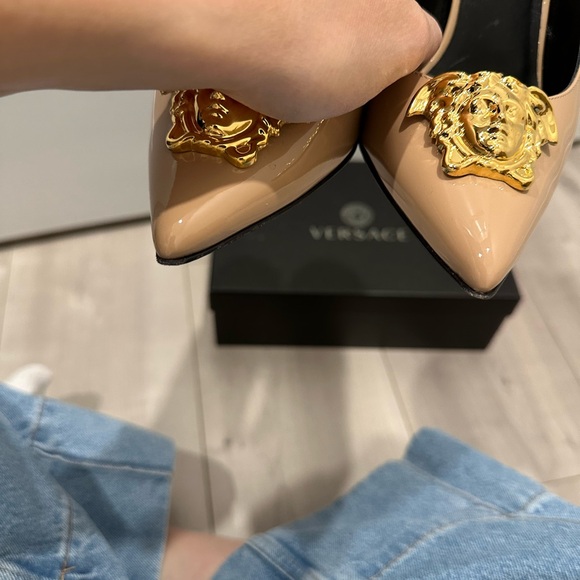 Authentic Versace Medusa heels - Picture 4 of 9